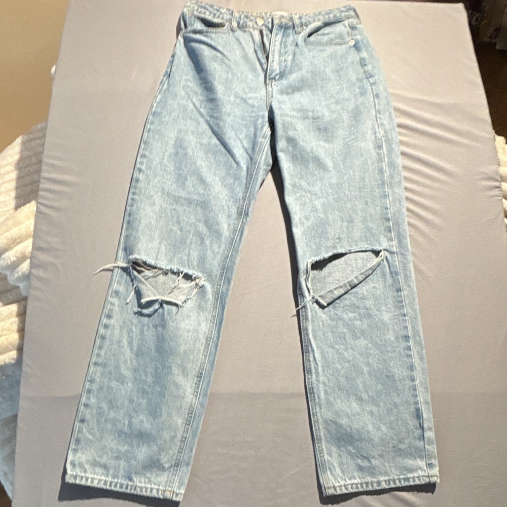 Princess Polly Light Wash Distressed Straight Leg Jeans Size US 6 Knee Cutout